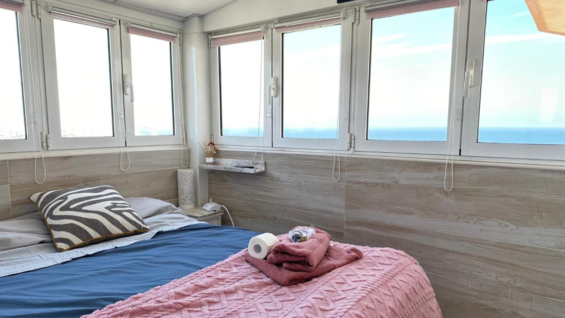 Atico A 50M Del Mar. Parking Gratis. A/C Apartment Ел Кампело Екстериор снимка